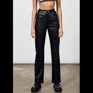 Zara Full Length Faux the ‘90s black leather pants 🖤